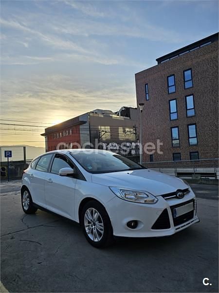Blanco Usado 2013 Ford Focus Trend Berlina | 5990 € (Buen precio) - Imagen 1/4