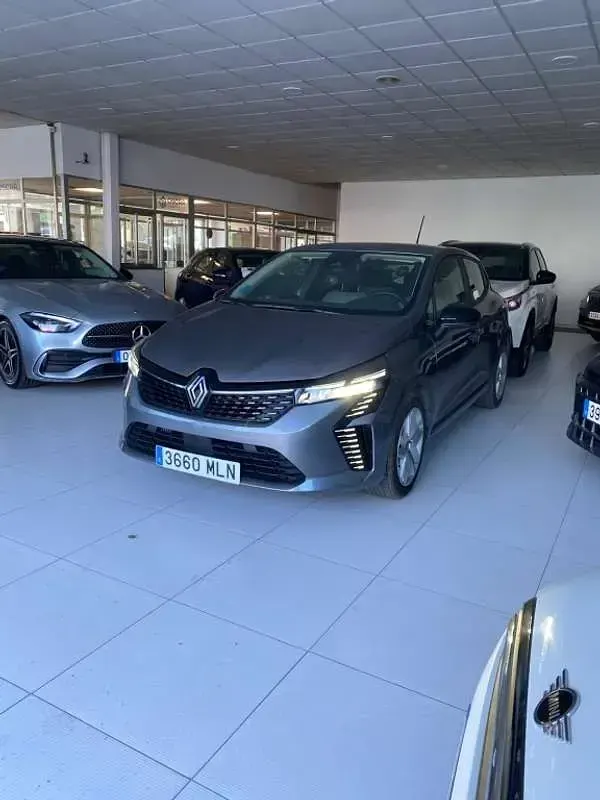 Usado Renault Clio V Evolution 101 CV (74 kW) 2023 Gris Utilitario
