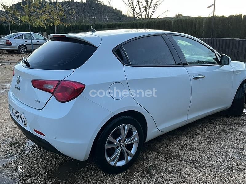 Blanco Usado 2014 Alfa Romeo Giulietta Distinctive Berlina | 7800 € (Precio justo) - Imagen 1/4