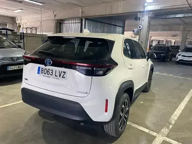 Usado Toyota Yaris Active 115 CV (84 kW) 2022 Blanco Utilitario