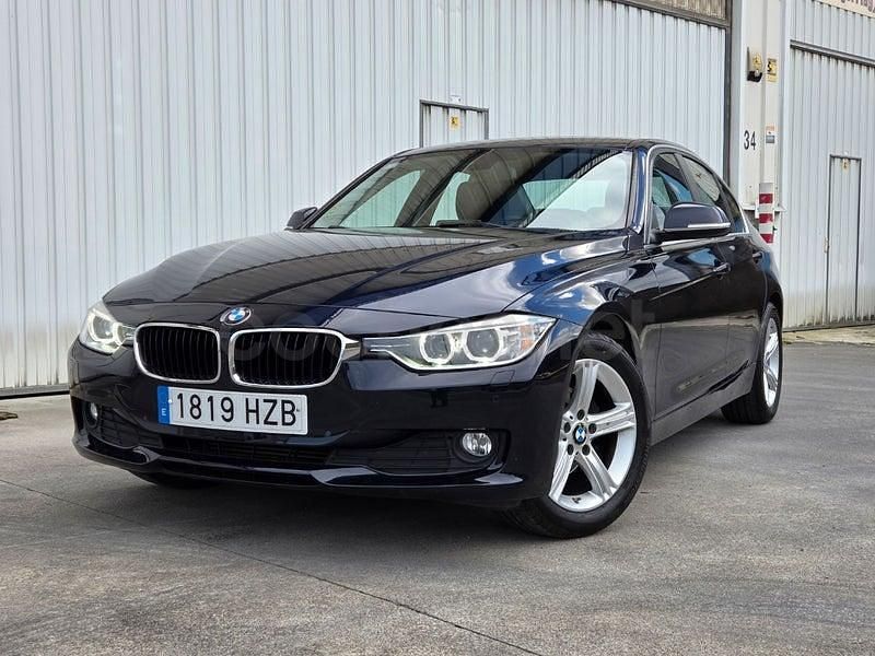 Usado BMW 318 Comfort Edition 143 HP (105 kW) 2014 Azul Sedan