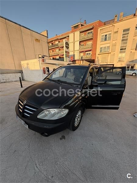Usado SsangYong Rodius Limited 165 CV (121 kW) 2006 Negro Monovolumen
