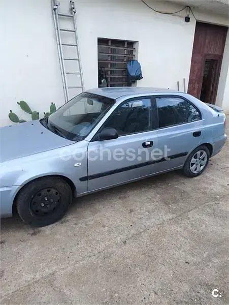 Usado Hyundai Accent 85 CV (62 kW) 2003 Azul Berlina
