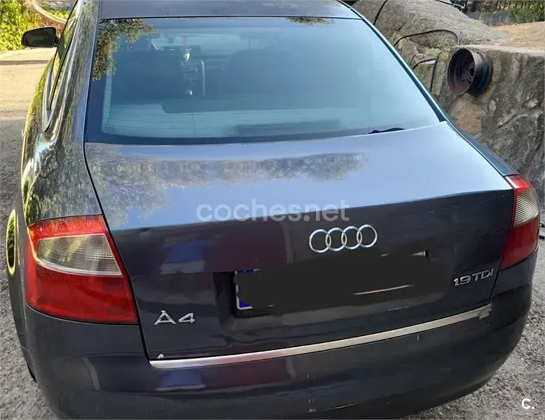 Usado Audi A4 130 CV (95 kW) 2002 Azul Berlina