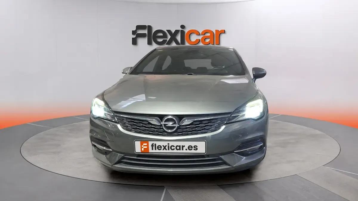 Usado Opel Astra 110 CV (80 kW) 2020 Gris Berlina