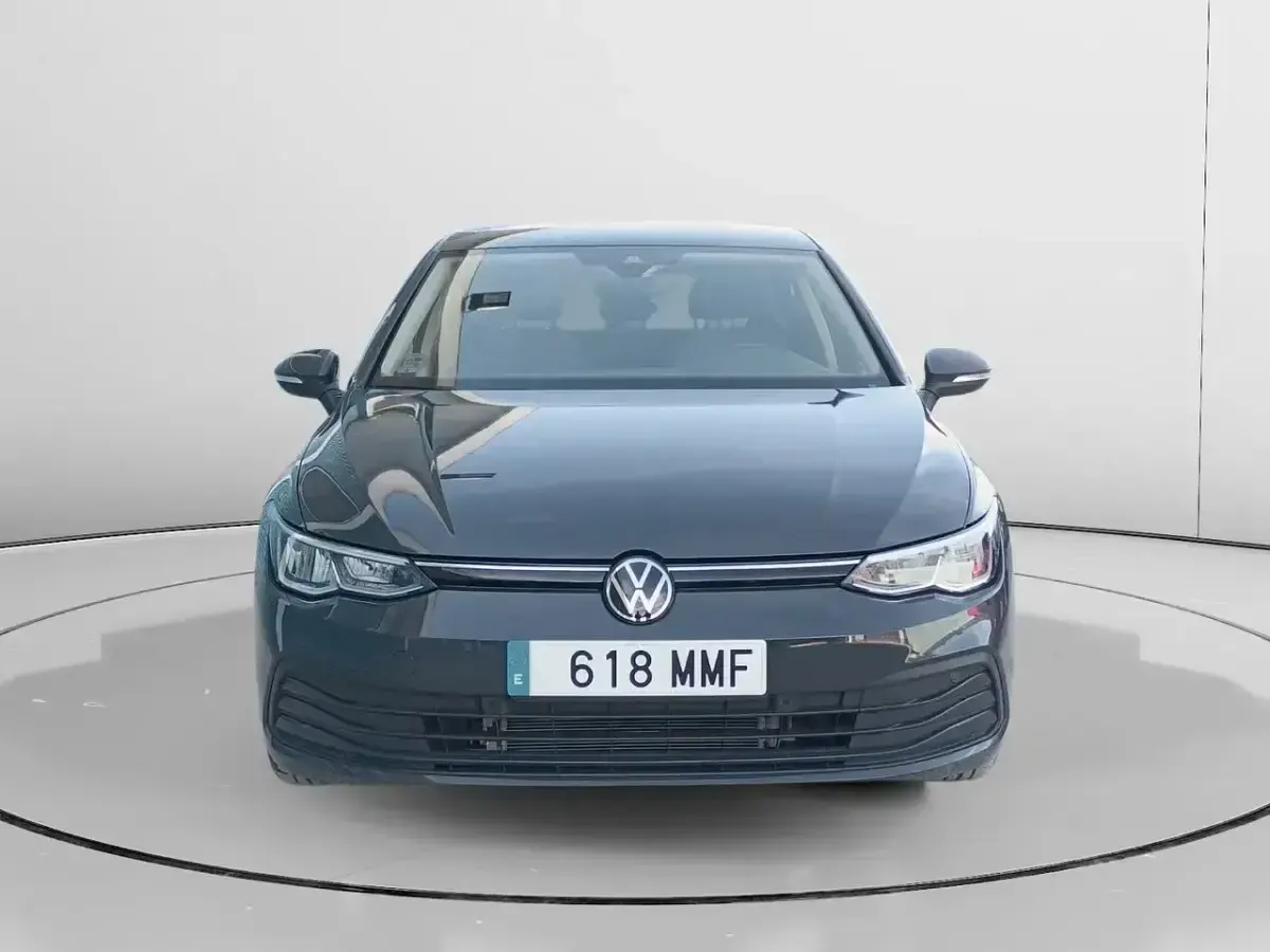 Usado VW Golf VIII Life 116 CV (85 kW) 2023 Gris / plata Berlina