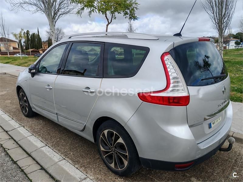Usado Renault Scénic III Bose Edition 130 CV (95 kW) 2014 Gris / plata Monovolumen