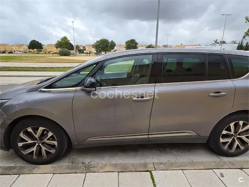 Usado Renault Espace Zen 160 CV (117 kW) 2016 Gris / plata Monovolumen