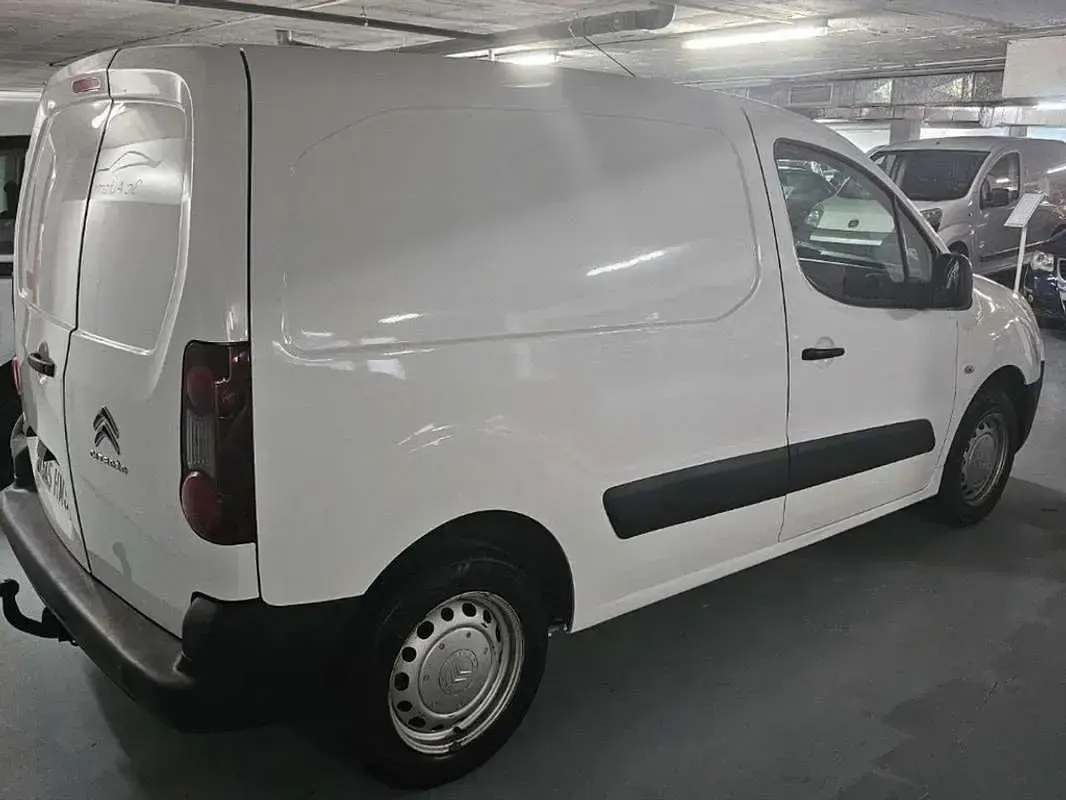 Usado Citroën Berlingo Attraction 91 CV (66 kW) 2012 Blanco Monovolumen