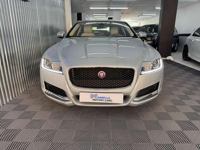 Usado Jaguar XF Prestige 300 CV (220 kW) 2017 Plateado Berlina
