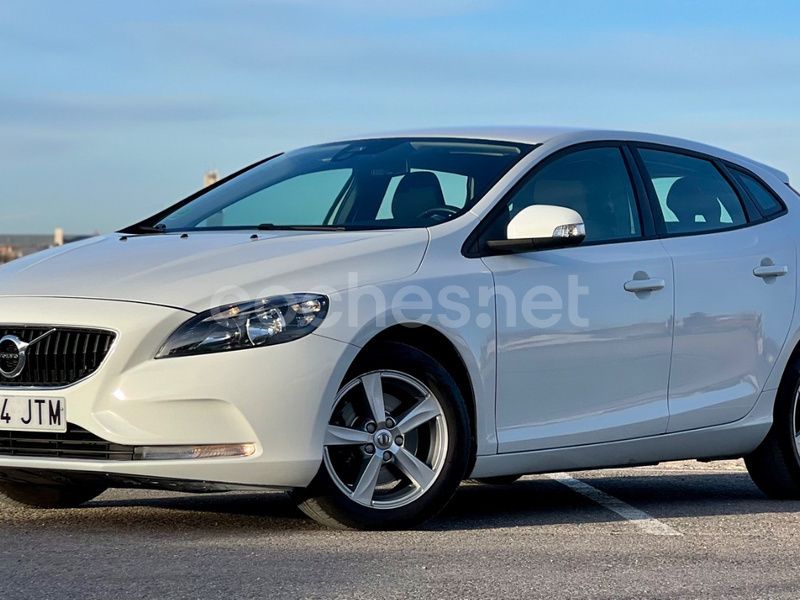 Blanco Usado 2016 Volvo V40 Kinetic Familiar | 10.990 € - Imagen 1/4