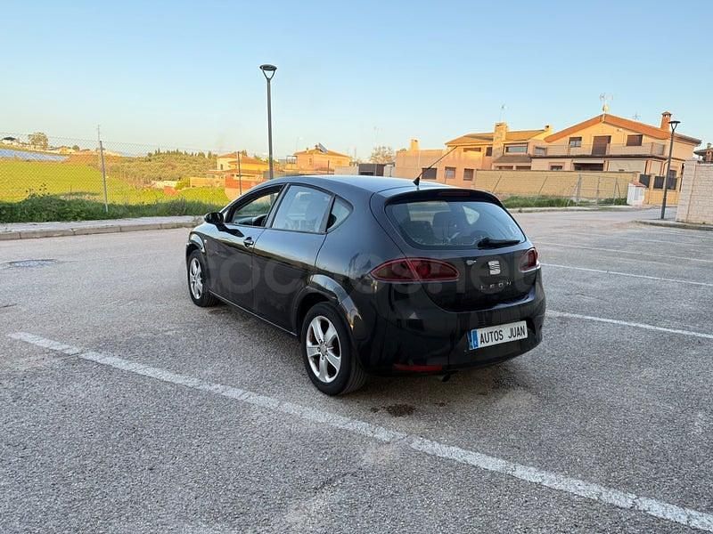 Usado Seat Leon Ecomotive 105 CV (77 kW) 2008 Negro Utilitario