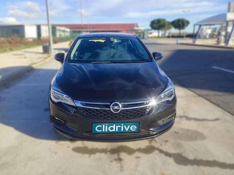 Usado Opel Astra Dynamic 110 CV (80 kW) 2016 Negro Familiar