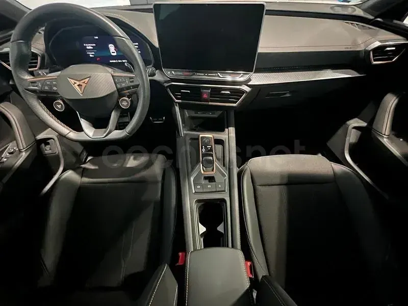 Usado Cupra Leon 204 CV (150 kW) 2024 Gris / plata Familiar
