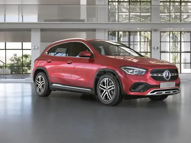 Usado Mercedes GLA180 Progressive 136 CV (100 kW) 2022 Patagonia red  metallic paint SUV