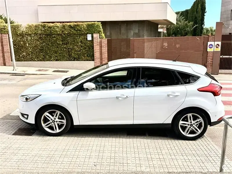 Usado Ford Focus Titanium 115 CV (84 kW) 2015 Blanco Berlina