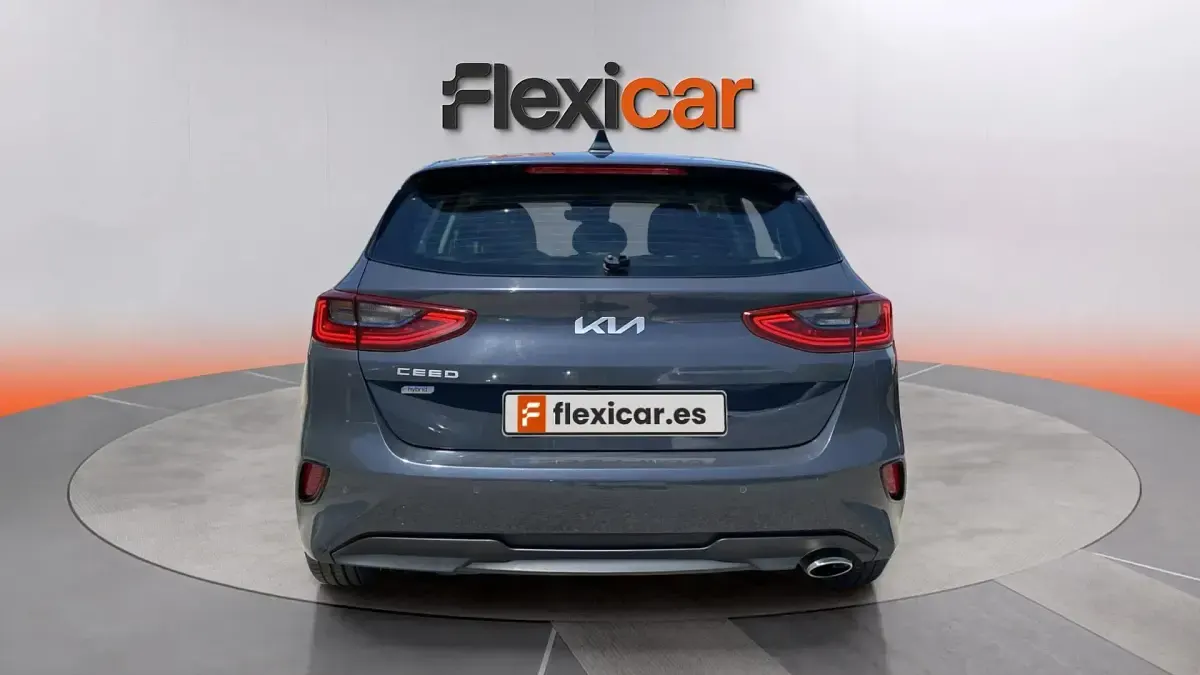 Usado Kia Ceed 136 CV (100 kW) 2023 Gris Utilitario