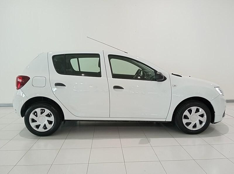 Usado Dacia Sandero Ambiance 75 CV (55 kW) 2018 Blanco Berlina