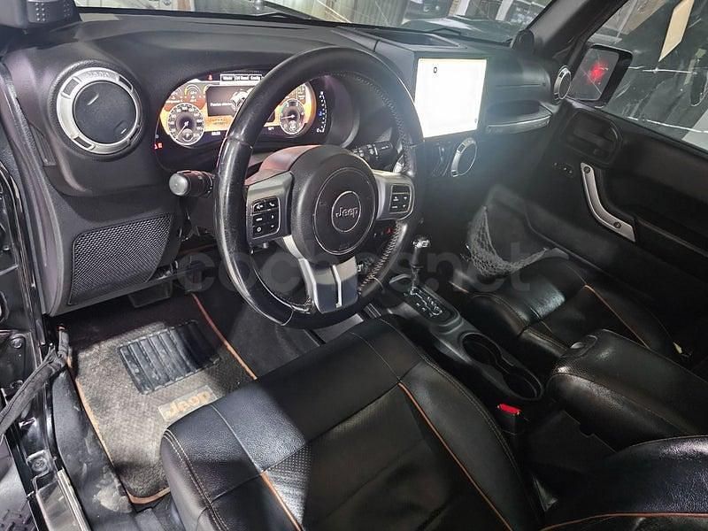 Usado Jeep Wrangler Unlimited Sahara 200 CV (147 kW) 2011 Negro SUV