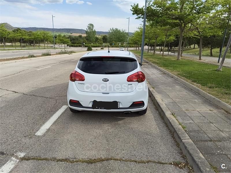 Usado Kia Ceed GT 90 HP (66 kW) 2014 Branco Sedan