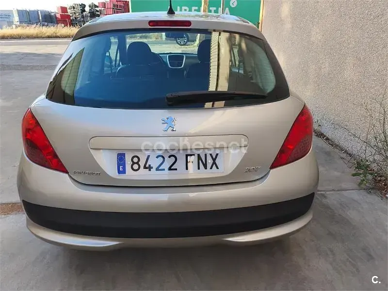 Usado Peugeot 207 75 CV (55 kW) 2007 Blanco Berlina