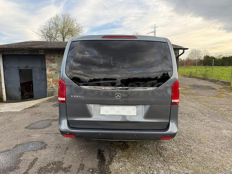 Usado Mercedes V220 Avantgarde 163 CV (119 kW) 2016 Gris / plata Monovolumen
