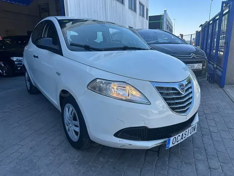 Usado Lancia Ypsilon 69 CV (50 kW) 2013 Blanco Utilitario