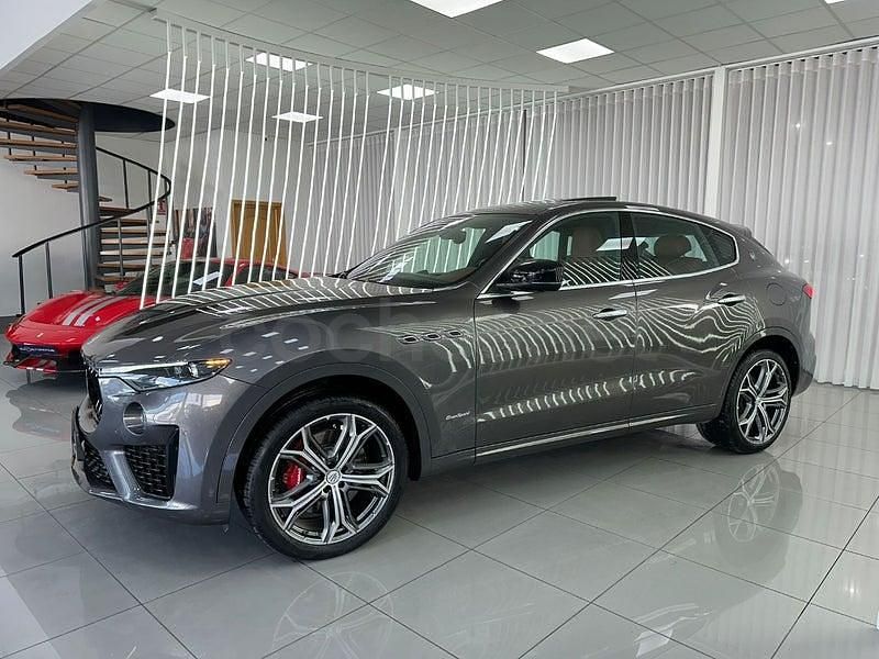 Usado Maserati Levante 350 CV (257 kW) 2021 Gris / plata SUV