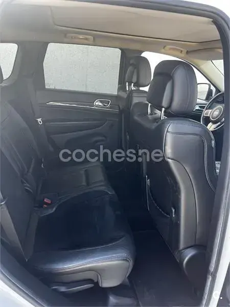 Usado Jeep Cherokee Overland 241 CV (177 kW) 2013 Blanco SUV