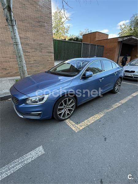 Usado Volvo S60 Momentum 115 CV (84 kW) 2014 Azul Berlina