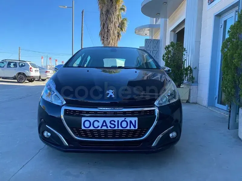 Usado Peugeot 208 Allure 82 CV (60 kW) 2017 Negro Utilitario