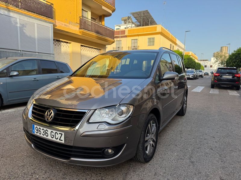 Beige Usado 2009 VW Touran Monovolumen | 5999 € (Precio justo) - Imagen 1/4
