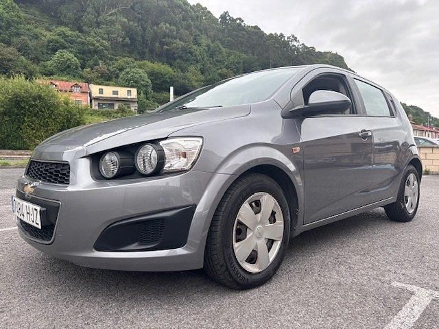 Gris / plata Usado 2012 Chevrolet Aveo LT Berlina | 8900 € (Caro) - Imagen 1/4