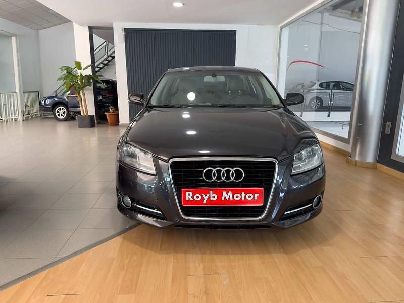 Usado Audi A3 Attraction 105 CV (77 kW) 2011 Negro Utilitario