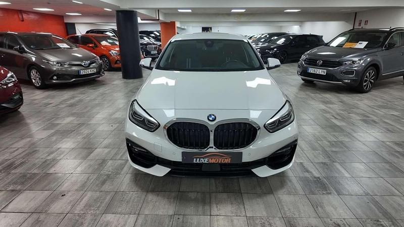 Usado BMW 118 Sport Line 136 CV (100 kW) 2020 Blanco Utilitario
