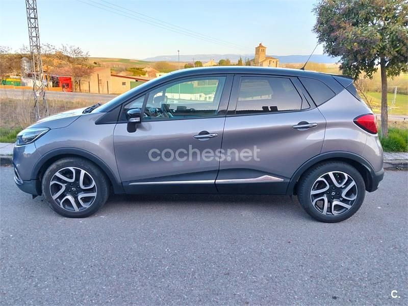 Usado Renault Captur Zen 90 HP (66 kW) 2014 Cinzento SUV