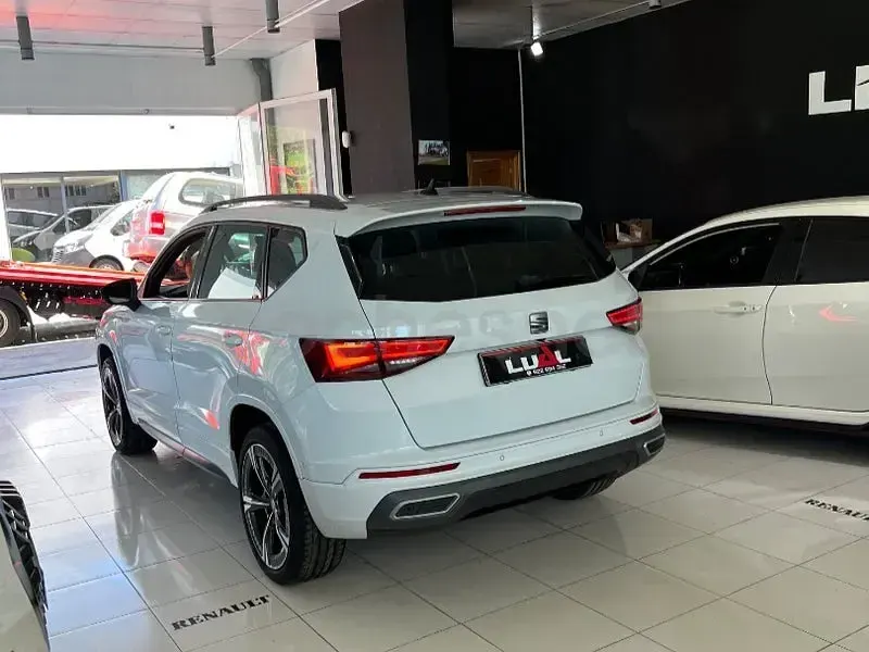 Usado Seat Ateca FR 150 CV (110 kW) 2021 Blanco SUV
