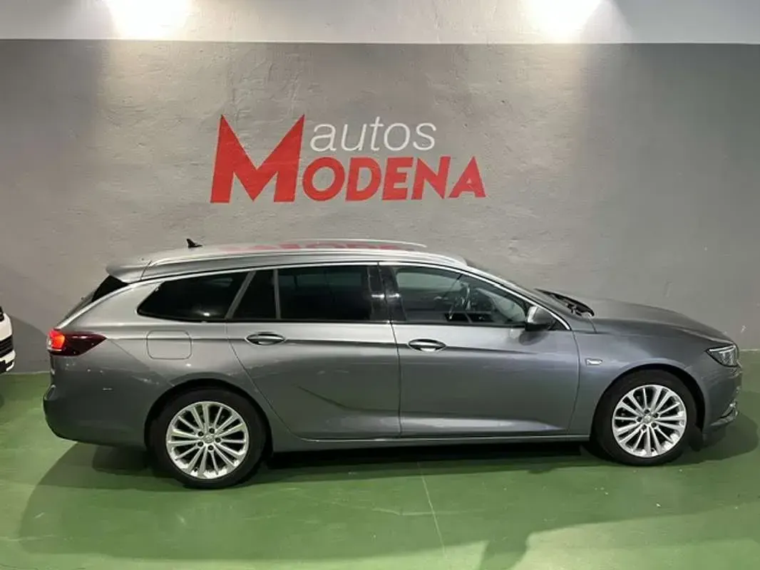 Usado Opel Insignia Selective 136 CV (100 kW) 2020 Gris Berlina