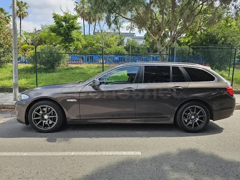 Usado BMW 528 Comfort Edition 245 CV (180 kW) 2013 Marrón Familiar