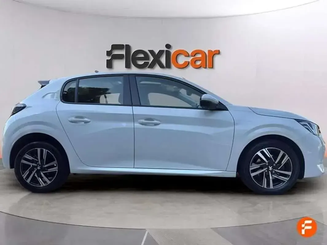 Usado Peugeot 208 Allure 131 CV (96 kW) 2020 Blanco Utilitario