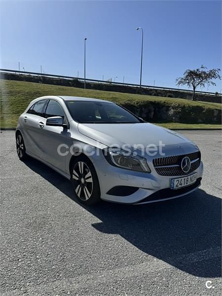 Usado Mercedes A200 Urban 136 CV (100 kW) 2014 Gris / plata Berlina
