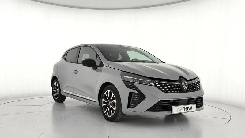 Usado Renault Clio V Techno 100 CV (73 kW) 2025 Gris Berlina