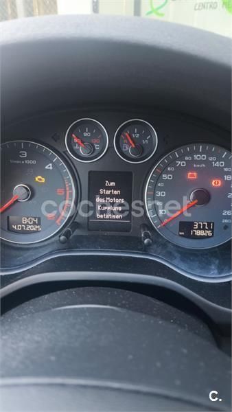 Negro Usado 2012 Audi A3 Sportback Attraction Berlina | 9400 € (Buen precio) - Imagen 1/4