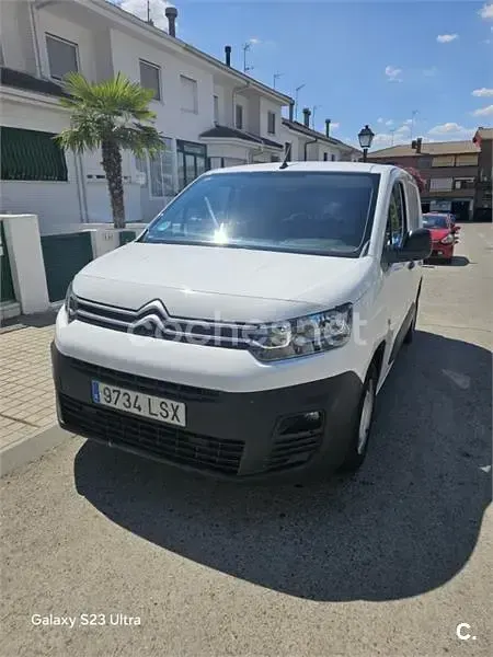 Usado Citroën Berlingo Live 102 CV (75 kW) 2021 Blanco Monovolumen