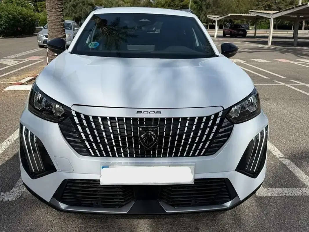 Usado Peugeot 2008 Allure 144 CV (105 kW) 2025 Blanco SUV