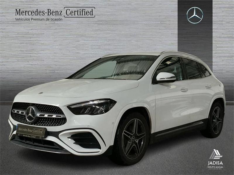 Usado Mercedes GLA200 AMG line 163 CV (119 kW) 2025 Blanco polar SUV