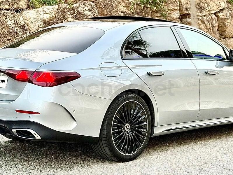 Usado Mercedes E220 197 CV (144 kW) 2024 Gris / plata Berlina