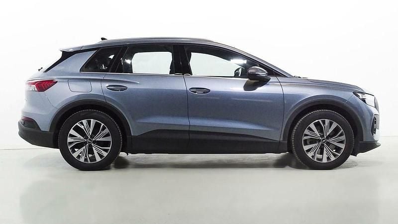 Usado Audi Q4 e-tron Ambiente 150 kW (204 CV) 2022 Azul SUV