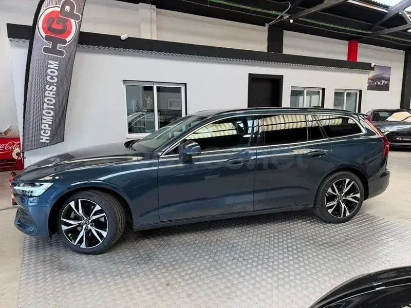 Usado Volvo V60 Core 197 CV (144 kW) 2025 Azul Familiar