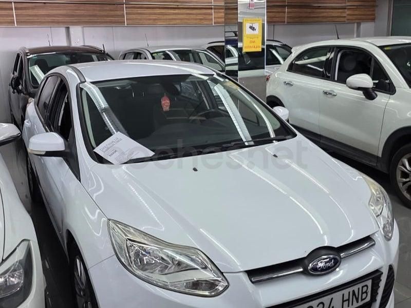 Usado Ford Focus Trend 101 CV (74 kW) 2012 Blanco Berlina